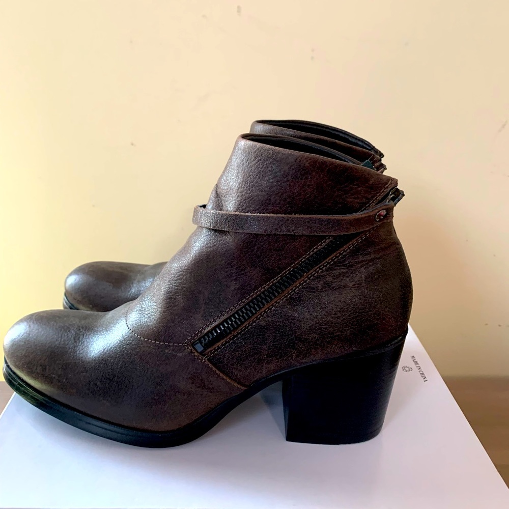 LILIMILL DISTRESSED LEATHER ANKLE BOOT EUROPEAN 39